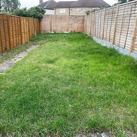 Cosy Private Flat In London, Free Parking On Premise Carshalton Exterior foto